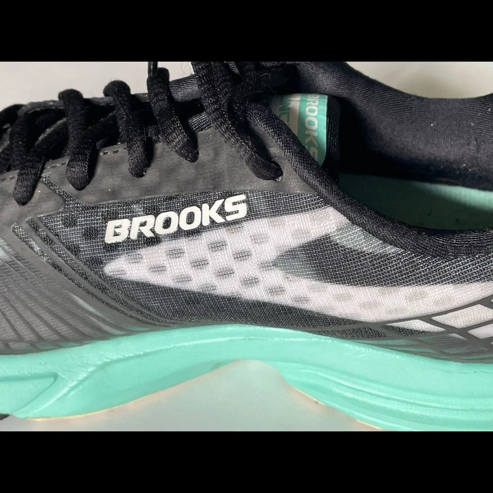 Brooks Women's Launch 3 Black/White/Ice Green Running Sneaker 9 B (M)